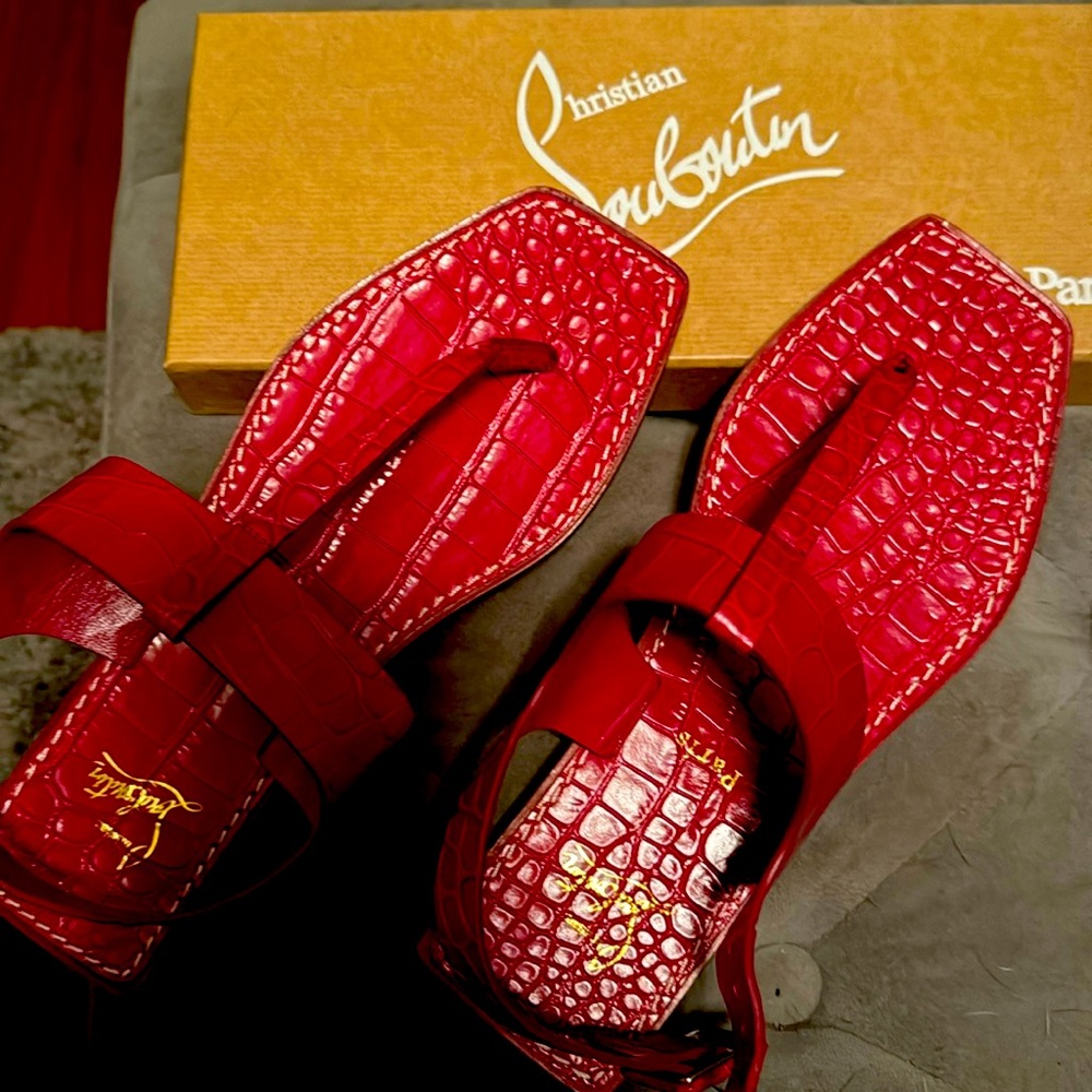 Gorgeous, red sandals with red bottoms